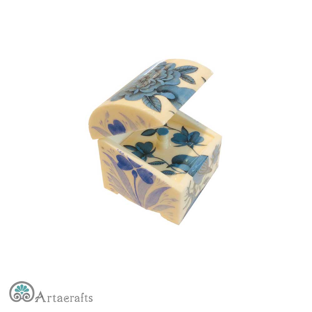 this is a camel bone jewelry box